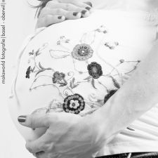 Schwangerschaft und Babybauch | Fotoshooting by maksworld fotografie Basel/Oberwil (Fotograf: Marcel König)